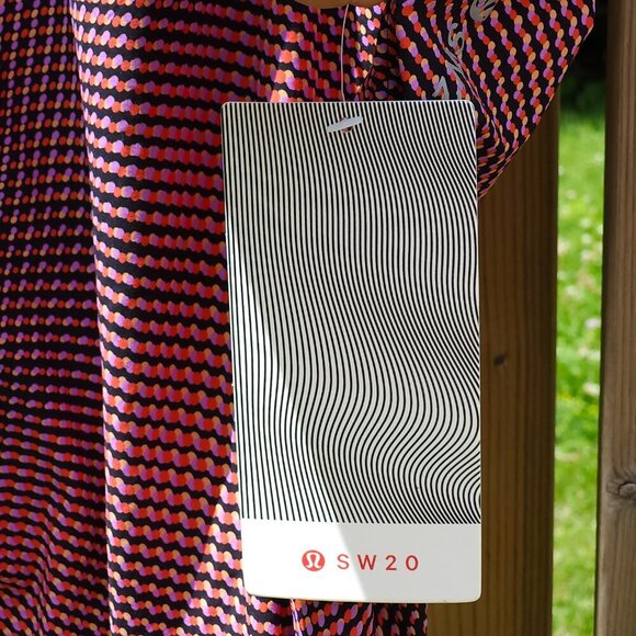 Lululemon Run Off Route Short Sleeve *SeaWheeze 2020 BNWT Women's Size 10 SLIM - Picture 5 of 9